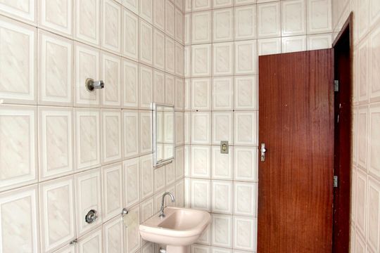 Banheiro Social de casa para alugar com 2 quartos, 120m² em Santa Cruz Industrial, Contagem