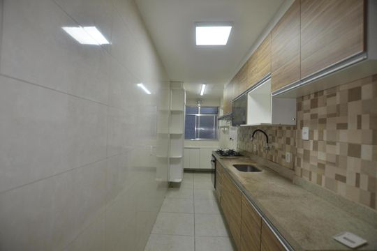 Cozinha de apartamento para alugar com 1 quarto, 67m² em Jardim Sulacap, Rio de Janeiro