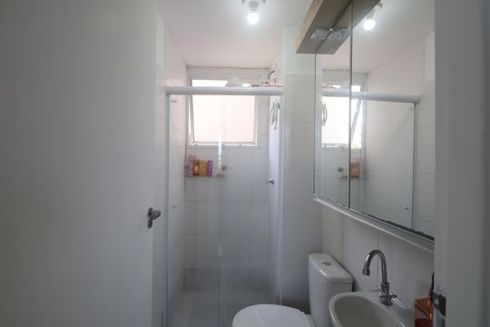 Banheiro de apartamento à venda com 2 quartos, 42m² em Estância Velha, Canoas