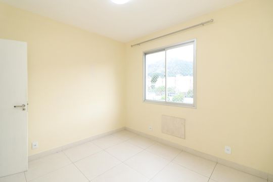 Quarto 1 de apartamento para alugar com 3 quartos, 61m² em Praça Seca, Rio de Janeiro