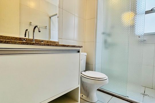 Banheiro da Suíte de apartamento para alugar com 2 quartos, 66m² em Alphaville Industrial, Barueri