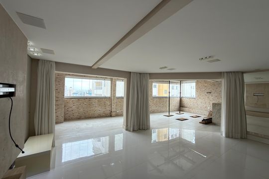 Apartamento para alugar com 3 quartos, 200m² em Vila Mussoline, São Bernardo do Campo
