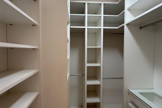Closet Suíte 3 de apartamento para alugar com 3 quartos, 200m² em Vila Mussoline, São Bernardo do Campo