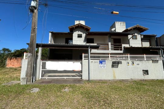 Fachada de casa para alugar com 2 quartos, 80m² em Campeche, Florianópolis