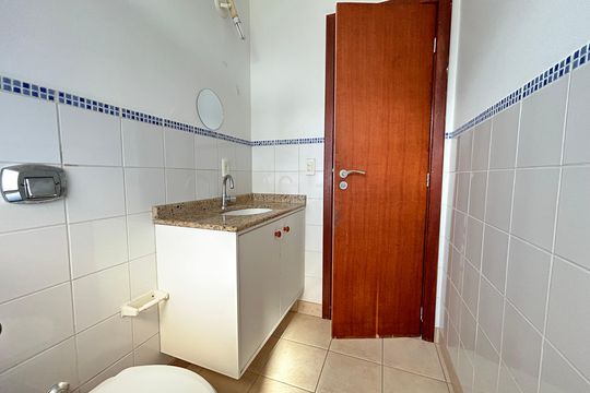 Banheiro de casa para alugar com 2 quartos, 80m² em Campeche, Florianópolis