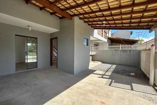 Garagem de casa para alugar com 2 quartos, 80m² em Campeche, Florianópolis