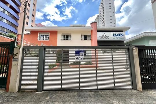 Fachada de casa à venda com 4 quartos, 230m² em Vila Mascote, São Paulo