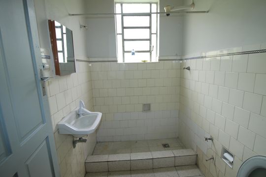 Banheiro de casa à venda com 2 quartos, 80m² em Irajá, Rio de Janeiro