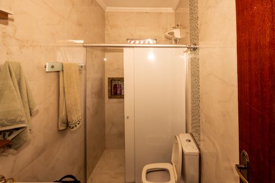 Banheiro Social de casa à venda com 3 quartos, 180m² em Jardim Leblon, Belo Horizonte