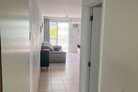 Sala de apartamento à venda com 2 quartos, 77m² em Barra da Tijuca, Rio de Janeiro