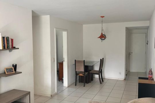 Sala de apartamento à venda com 2 quartos, 77m² em Barra da Tijuca, Rio de Janeiro