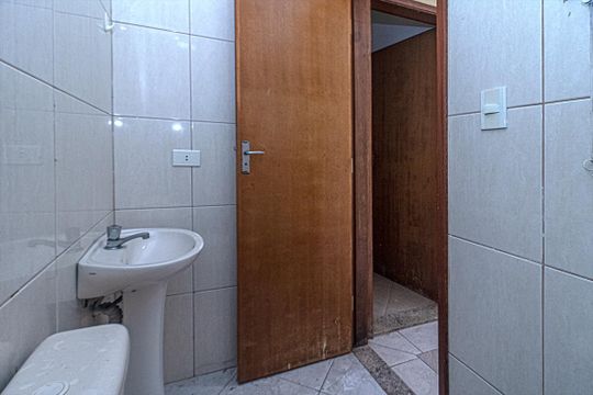 banheiro na área de serviço_4 de casa para alugar com 3 quartos, 162m² em Vila Nair, São Paulo
