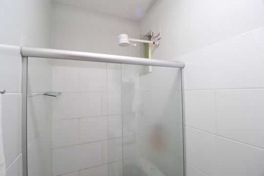 Banheiro de kitnet/studio para alugar com 1 quarto, 25m² em Brasil, Uberlândia