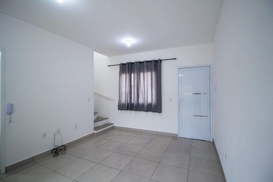 Casa de Condomínio para alugar com 2 quartos, 70m² em Jardim Guaruja, Sorocaba