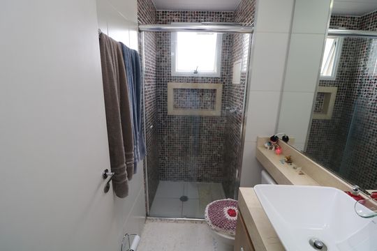 Banheiro de apartamento à venda com 2 quartos, 51m² em Vila Antonieta, São Paulo