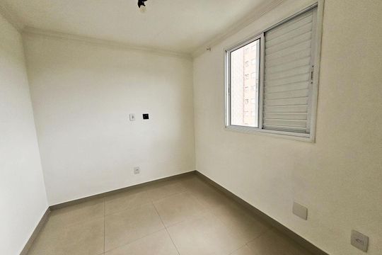 Quarto 2 de apartamento para alugar com 2 quartos, 45m² em Jardim Elizabete, Taboão da Serra
