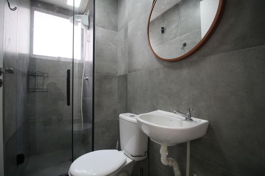 Banheiro de apartamento para alugar com 2 quartos, 44m² em Jardim Maria Duarte, São Paulo