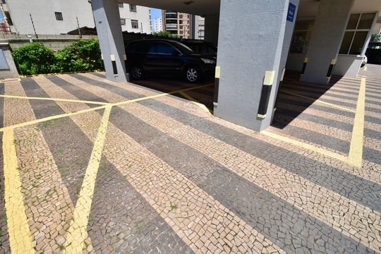 Garagem de apartamento para alugar com 3 quartos, 110m² em Cambuí, Campinas