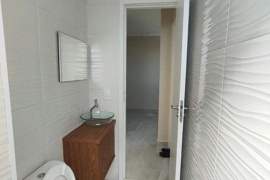 Banheiro de apartamento à venda com 2 quartos, 42m² em Jardim do Lago, Osasco