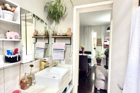 Banheiro Social de apartamento à venda com 2 quartos, 43m² em Industrial São Luiz, Contagem