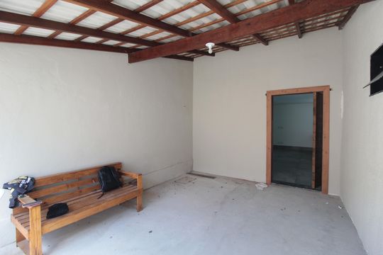 Garagem de casa para alugar com 3 quartos, 360m² em Rio Branco, Belo Horizonte