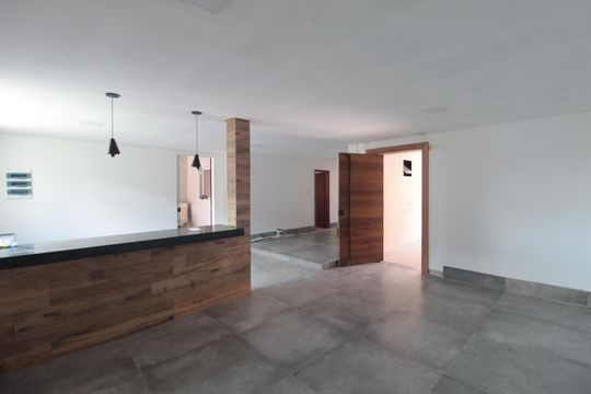 Casa para alugar com 3 quartos, 360m² em Rio Branco, Belo Horizonte