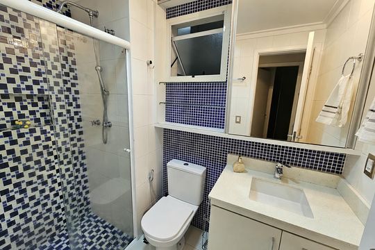 Banheiro 1 de apartamento à venda com 3 quartos, 94m² em Vila Romana, São Paulo