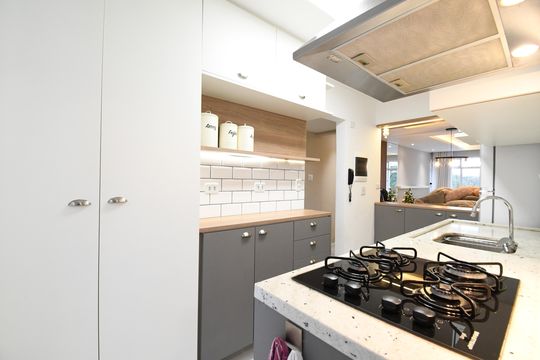 Cozinha de apartamento à venda com 2 quartos, 77m² em Bacacheri, Curitiba