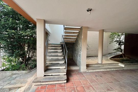 Escadas  de apartamento para alugar com 4 quartos, 150m² em Carlos Prates, Belo Horizonte