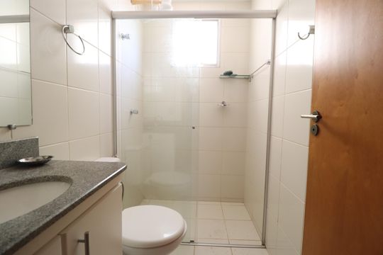 Banheiro do Quarto 1 de apartamento para alugar com 2 quartos, 68m² em Saraiva, Uberlândia