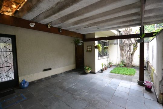 Garagem de casa à venda com 3 quartos, 90m² em Conjunto Residencial Butanta, São Paulo