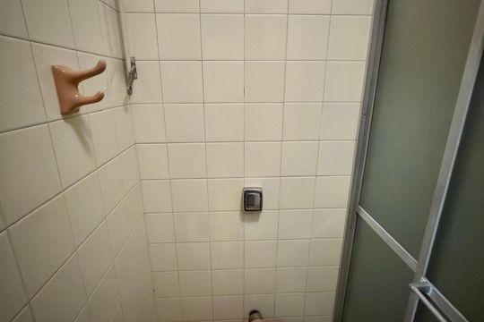 Banheiro de serviço  de casa à venda com 2 quartos, 880m² em Vila Jordanopolis, São Bernardo do Campo
