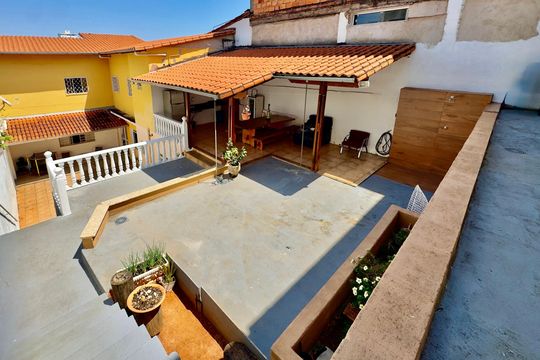 Casa à venda com 5 quartos, 220m² em Nova Floresta, Belo Horizonte