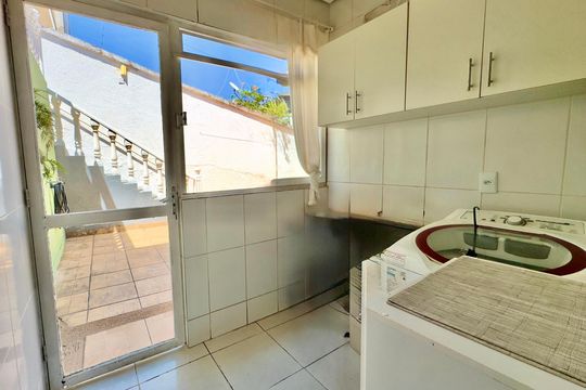 Área de Serviço de casa à venda com 5 quartos, 220m² em Nova Floresta, Belo Horizonte