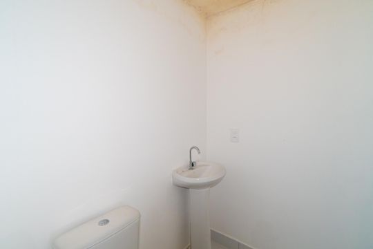 Banheiro da Suíte de apartamento para alugar com 1 quarto, 25m² em Jardim Itacolomi, São Paulo