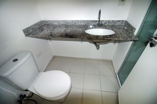 Banheiro Social de apartamento à venda com 2 quartos, 60m² em Irajá, Rio de Janeiro