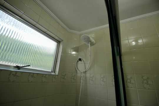 Banheiro de apartamento para alugar com 1 quarto, 50m² em Morro José Menino, Santos