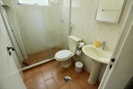 Banheiro de apartamento para alugar com 1 quarto, 50m² em Morro José Menino, Santos