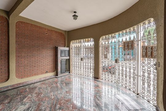 Garagem de casa à venda com 3 quartos, 180m² em Sacomã, São Paulo