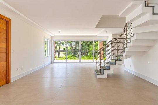 Sala de casa de condomínio para alugar com 3 quartos, 335m² em Pedra Redonda, Porto Alegre