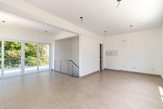 Cozinha de casa de condomínio para alugar com 3 quartos, 335m² em Pedra Redonda, Porto Alegre