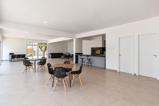 Área externa de casa de condomínio para alugar com 3 quartos, 335m² em Pedra Redonda, Porto Alegre