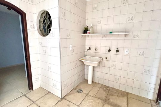 Área de Serviço de casa para alugar com 3 quartos, 270m² em Vila Galvão, Guarulhos