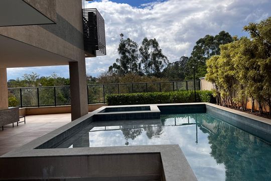 Piscina de apartamento para alugar com 1 quarto, 50m² em Empresarial 18 do Forte, Barueri