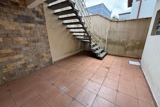 Quintal dos fundos de casa à venda com 3 quartos, 176m² em Centro, Ribeirão Pires