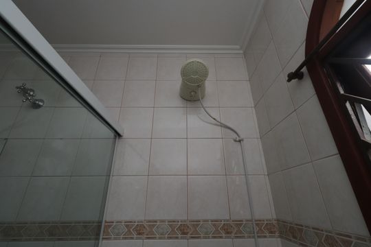 Banheiro Social de casa à venda com 2 quartos, 94m² em Vila Carrão, São Paulo