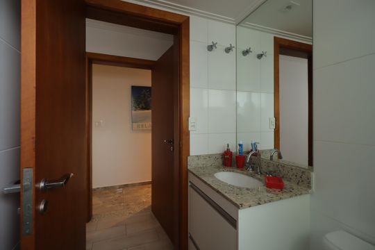 Banheiro da Suíte 1 de apartamento para alugar com 3 quartos, 108m² em Vila Valparaíso, Santo André