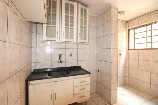 Cozinha e Área de Serviço de apartamento para alugar com 2 quartos, 43m² em Conjunto Habitacional Fazenda do Carmo, São Paulo