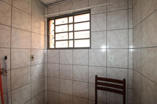 Cozinha e Área de Serviço de apartamento para alugar com 2 quartos, 43m² em Conjunto Habitacional Fazenda do Carmo, São Paulo