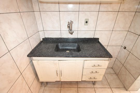 Cozinha e Área de Serviço de apartamento para alugar com 2 quartos, 43m² em Conjunto Habitacional Fazenda do Carmo, São Paulo